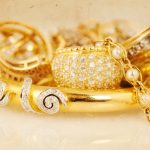 Buying Gold Jewelry Online for an Anniversary Present